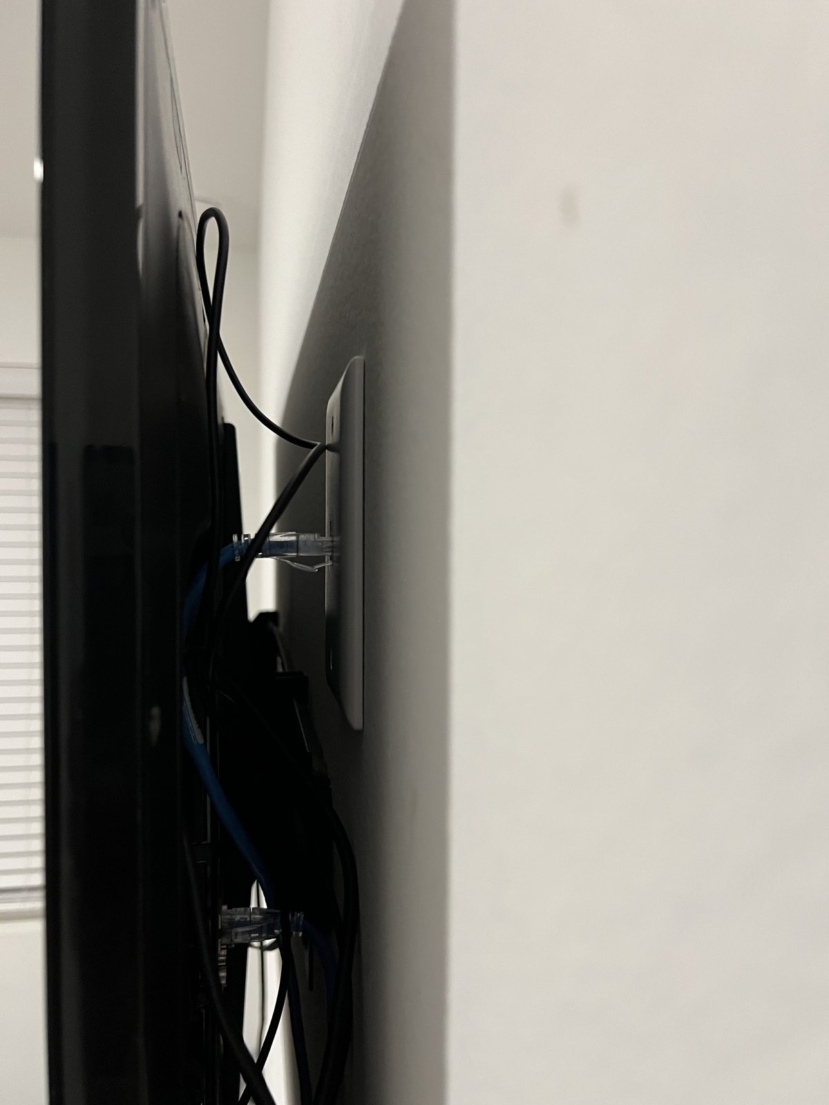 Ultra-slim mount — cables organized
